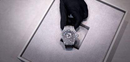 Luxusuhren auf der Messe Watches and Wonders: Hublots Big Bang Impact One Million mit 500 Diamanten