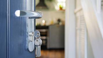 Erstes Eigenheim wird zur Falle: Junges Paar sitzt nach Sanierung in 264.000-Euro-Haus fest