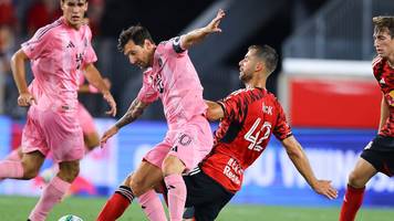 Hack im Interview: Ich schieße ein Tor gegen Messi, dann macht es 'Batsch, Batsch, Batsch'