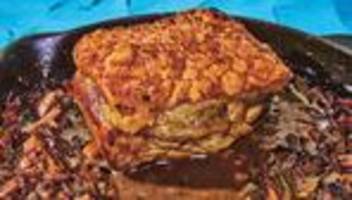 schweinsbraten: ofenknuspriger schweinsbraten