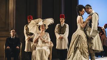 Cleopatra ist Strategin, Verführerin und zugleich existenziell bedroht