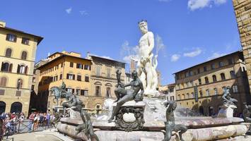 Mutprobe vor der Hochzeit: Junggesellin beschädigt Neptunbrunnen in Florenz