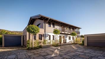 traumhausverlosung am chiemsee: so lebt es sich mit blick auf die alpen