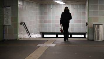 Nachts in Berlin: „Er sagte, er knallt mich mit seiner Waffe ab“