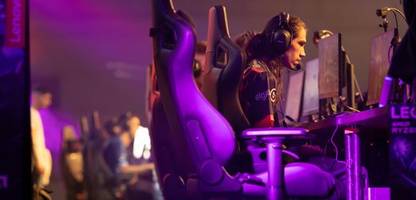 Gamingchairs: Modelle von AutoFull, Corsair, Sharkoon, Noblechairs und DXRacer im Test