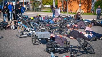 Mahnwache für getöteten Radfahrer in Billbrook: Plötzlich steht alles still