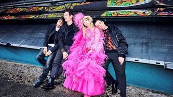 mia. in hamburg: utopische disco – und die kinder toben direkt vor der bühne