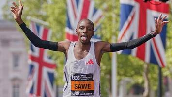 Schallmauer durchbrochen! Kenianer Sawe stellt neuen Marathon-Weltrekord auf