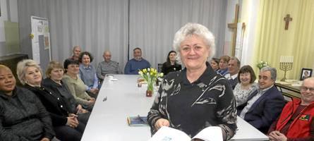 irina buchmüller hilft menschen aus aller welt, um in augsburg anzukommen