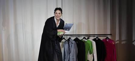 „ich bin keine schlampe“: das sensemble theater zeigt das bewegende schauspiel „prima facie“