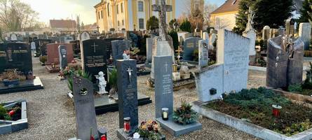 Fehlende Urne, kein Grabaushub, Schmuck im Schubkarren: Wer ist an der Pannen-Beerdigung schuld?