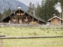 schluss mit der party in den bergen: kasbrot statt kaviar auf der saurüsselalm