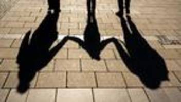 Gesellschaft: Weniger Mütter und Väter beziehen Elterngeld