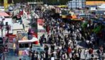 Unfälle: Betrunkene von Fahrgeschäft mitgeschleift – schwer verletzt