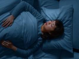 zu wenig? zu viel?: diese schlafdauer senkt das demenzrisiko erheblich