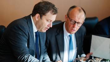 Reformen und Schulden: Schicksalstage für den Kanzler