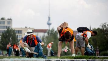 touristen sollen berlins müll aufsammeln – was denn noch alles?