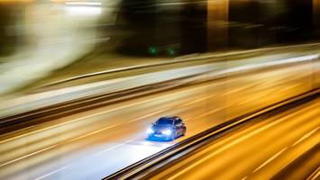 E-Scooter auf A100 geworfen: Mordkommission sucht Zeugen