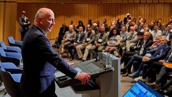 tegel als „optimaler deftech-campus“? kai wegner verwundert mit ankündigung