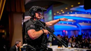 Schießerei in Washington: Während alle in Panik geraten, isst einer weiter Salat