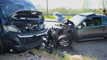 tödlicher zusammenstoß mit wohnmobil: 75-jährige kommt plötzlich von straße ab
