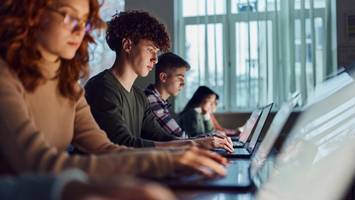 chatgpt, gemini und co.: macht der häufige einsatz von ki uns dümmer?