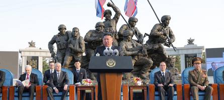 kim jong un eröffnet denkmal für nordkoreanische soldaten im ukraine-krieg