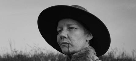 „In der Hose war mehr Freiheit“: So packend ist das Schwarz-Weiß-Drama Rose mit Sandra Hüller