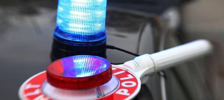 Verkehrsteilnehmer flieht nach Unfall