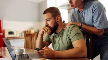 mittelschicht rutscht durch fixkosten in die schuldenfalle