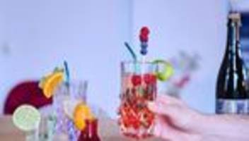 Alkoholfrei oder Weiß: Beim Date oder aus der Dose? Wie junge Leute Wein mögen