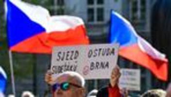 demonstration: protest gegen geplanten sudetendeutschen tag in tschechien