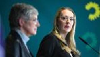 krankenkassenbeiträge: grüne stellen pläne für niedrigere krankenkassenbeiträge vor