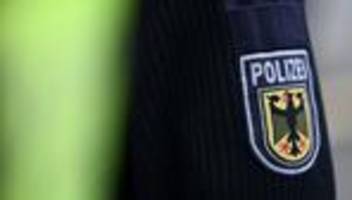 offener haftbefehl: neun jahre flucht: mann wegen versuchten mordes festgenommen