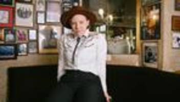 Raphaela Edelbauer: »Im Jahr 2045 gewinne  ich den  Nobelpreis«