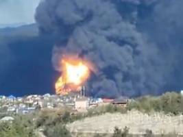 Flammeninferno in Tuapse: Evakuierungen nach erneutem Angriff auf große russische Raffinerie