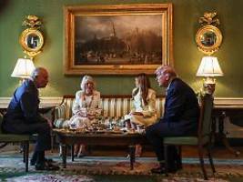 Start des US-Besuchs: Charles und Camilla erscheinen mit Jetlag bei Gartenparty