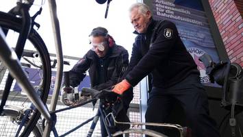 große reinigungsaktion in berlin: deutsche bahn entfernt lästige blockaden