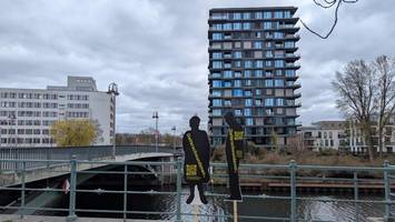 rätselhafte schwarze silhouetten in moabit: was dahinter steckt