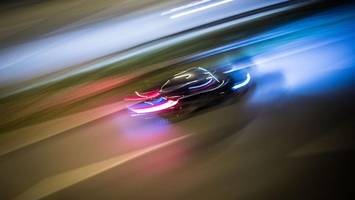 audi-fahrer rast mit 100 km/h durch abgesperrte baustelle in st. georg