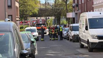 Feuer im Phoenix-Viertel: Schwerverletzter aus Wohnung geholt