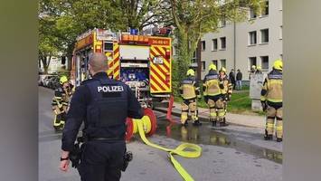 Moped an Keller fängt Feuer: Retter im Großeinsatz, eine Person in Klinik