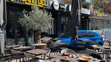 schockmoment in eimsbüttel: auto kracht nahe osterstraße in asia-lokal