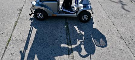 flucht mit mehreren verletzten: elektromobil-fahrer landet nach wilder tour durch augsburg im knast