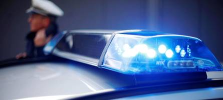 mann rastet nach streit aus und holt pistole und messer