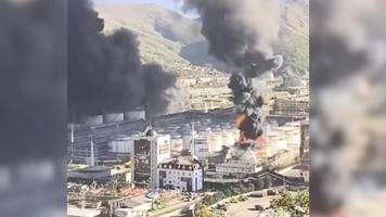 brennt zum dritten mal: ukraine greift Ölraffinerie an