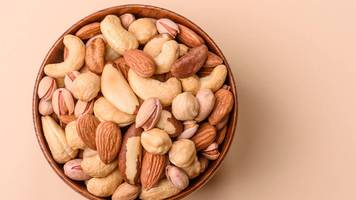 zu viele nüsse gegessen: diese nebenwirkung können auftreten