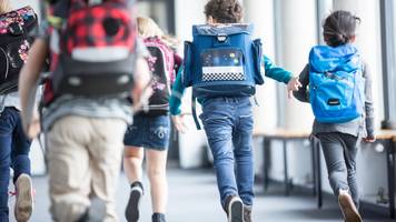 Scheitern daran, den richtigen Buntstift zu nehmen: 50 Prozent der Erstklässler können Unterricht kaum folgen