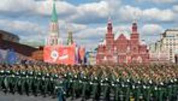 Drohnengefahr: Siegesparade in Moskau ohne Militärtechnik