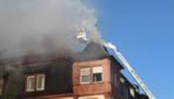 Feuer: Dachstuhlbrand in Heidelberg - Bevölkerung gewarnt